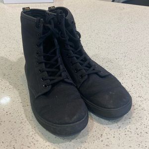 Doc Martens Sheridan canvas boots